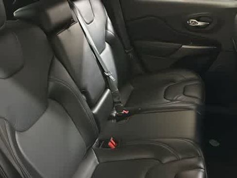 Used 2021 Jeep Cherokee Latitude Lux FWD image 31