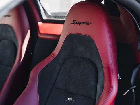 Used 2021 Porsche 718 Boxster Spyder RWD image 39