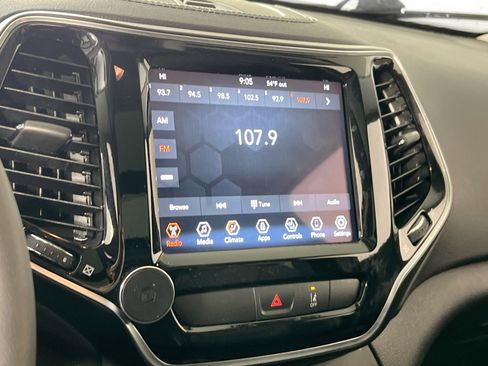 Used 2022 Jeep Cherokee Limited image 13