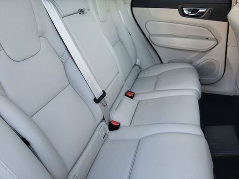 Used 2023 Volvo XC60 T8 Plus image 16