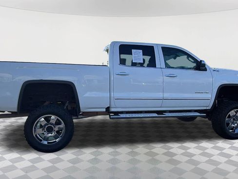 Used 2017 GMC Sierra 2500 SLT w/ Suspension Package, Off-Road AWD/4WD image 4