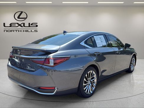 Used 2024 Lexus ES 300h w/ Technology Package FWD image 6