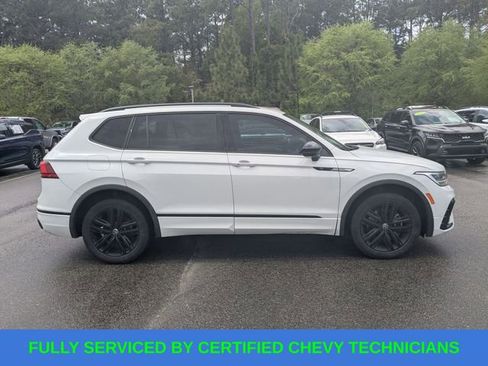 Used 2022 Volkswagen Tiguan SE R-Line image 2
