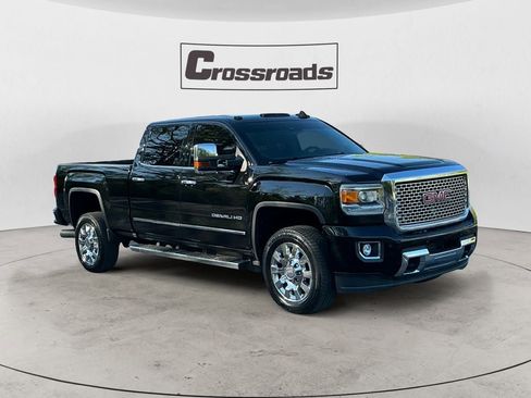 Used 2016 GMC Sierra 2500 Denali w/ Duramax Plus Package AWD/4WD image 7