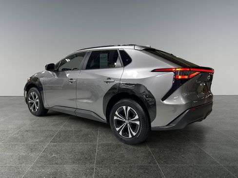 Used 2024 Toyota bZ4X XLE w/ Weather Package image 5