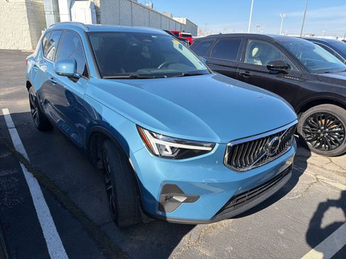 Used 2023 Volvo XC40 B5 Plus w/ Protection Package Premier image 3
