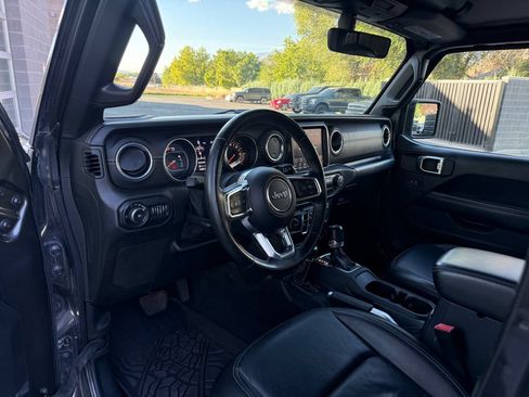 Used 2018 Jeep Wrangler Unlimited Sahara w/ Uconnect 4C Nav & Sound Group AWD/4WD image 24