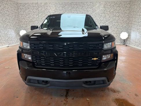 Used 2020 Chevrolet Silverado 1500 Custom w/ Custom Convenience Package RWD image 2