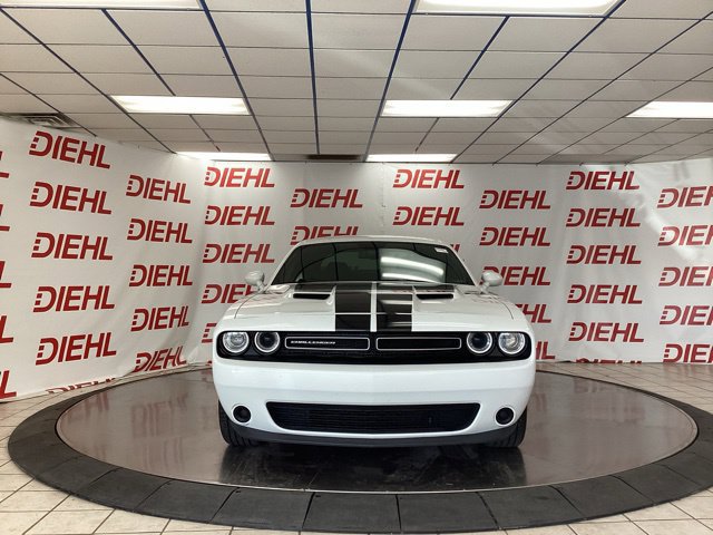 Used 2017 Dodge Challenger SXT RWD image 2