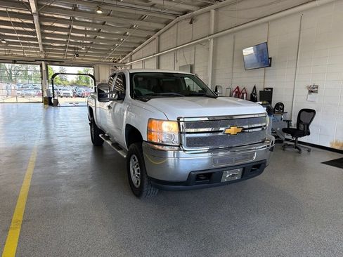 Used 2013 Chevrolet Silverado 2500 W/T AWD/4WD image 2
