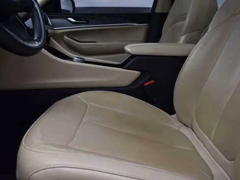 Used 2022 Jeep Grand Cherokee Limited image 13