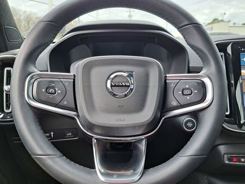 Used 2022 Volvo XC40 T5 R-Design w/ Advanced Package image 8