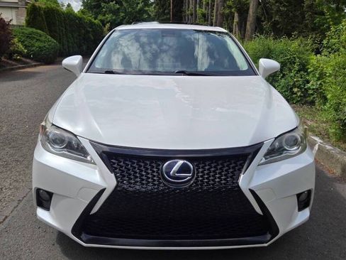 Used 2015 Lexus CT 200h w/ Navigation Package FWD image 5