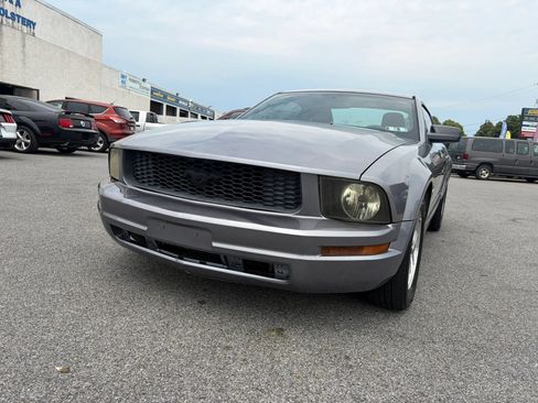 Used 2006 Ford Mustang Coupe RWD image 2