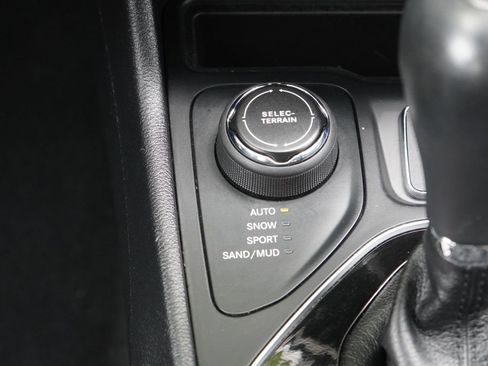 Used 2020 Jeep Cherokee Limited AWD/4WD image 24