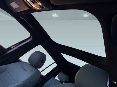 New 2026 Mercedes-Benz GLB 250 image 11