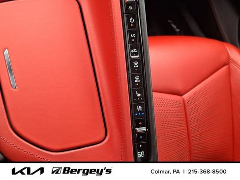 Used 2023 Chevrolet Corvette Stingray Premium Conv w/ Z51 Performance Package RWD image 18