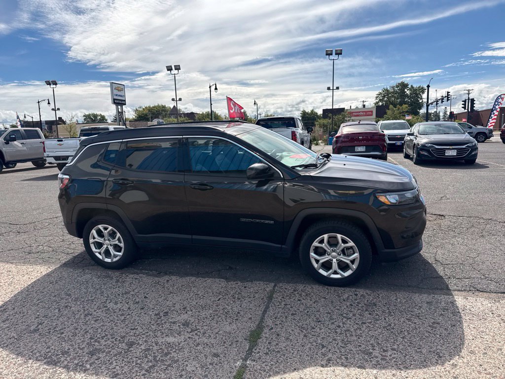 Used 2024 Jeep Compass Latitude AWD/4WD image 5