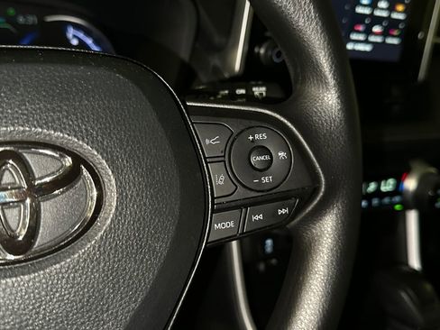 Used 2025 Toyota RAV4 XLE AWD/4WD image 24