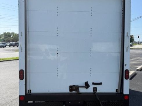 Used 2022 Ford Transit 350 DRW RWD image 5