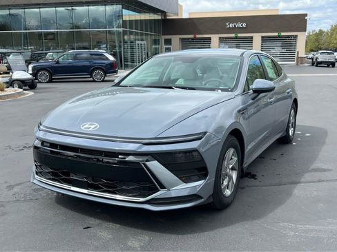 New 2026 Hyundai Sonata SE FWD image 2