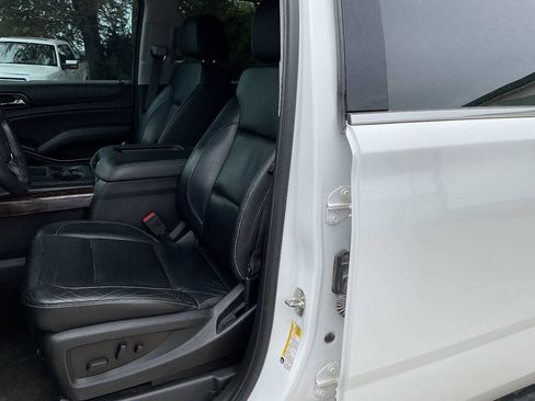 Used 2017 Chevrolet Suburban LT AWD/4WD image 15