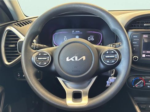 Used 2025 Kia Soul LX w/ LX Technology Package FWD image 17