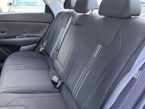 Used 2025 Hyundai Elantra SEL image 19