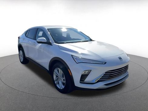 Used 2025 Buick Envista Preferred image 3