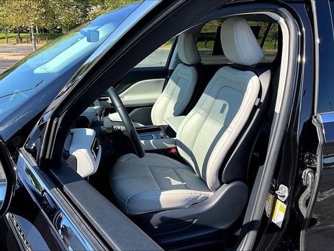 Used 2025 Lincoln Aviator Reserve w/ Illumination Package image 25