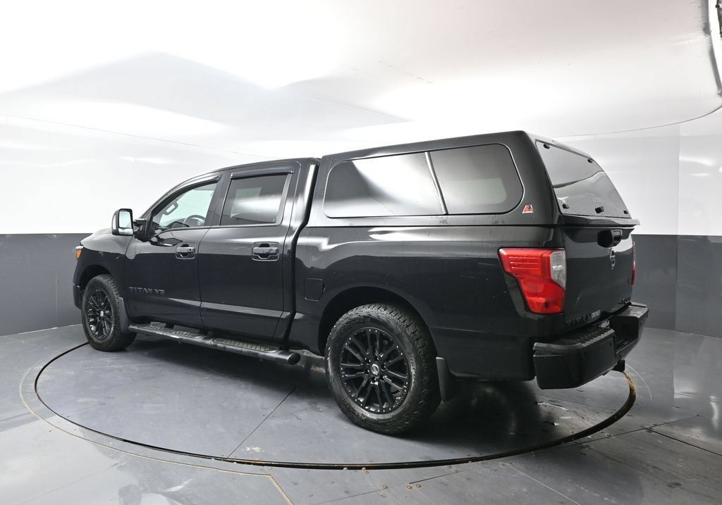 Used 2018 Nissan Titan SV AWD/4WD image 10