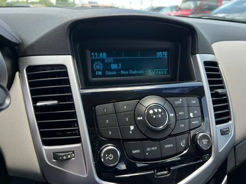 Used 2015 Chevrolet Cruze LS FWD image 34
