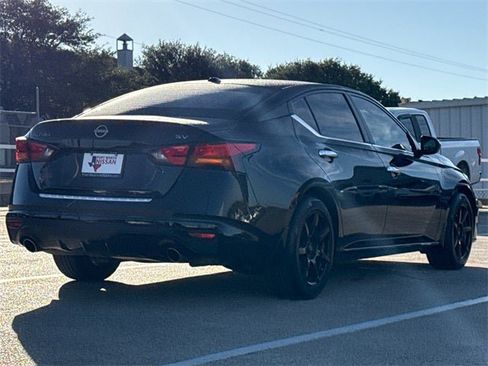 Used 2023 Nissan Altima 2.5 SV w/ SV Premium Package image 9