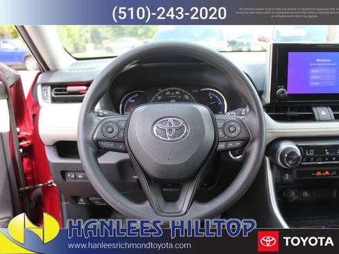 Used 2025 Toyota RAV4 XLE AWD/4WD image 16