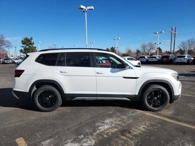 New 2026 Volkswagen Atlas Peak Edition AWD/4WD image 2