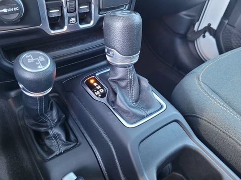 Certified 2025 Jeep Wrangler Unlimited Sahara w/ Safety Group AWD/4WD image 12