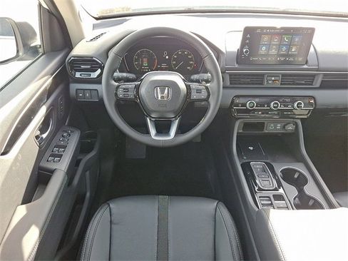 New 2025 Honda Pilot Touring image 10