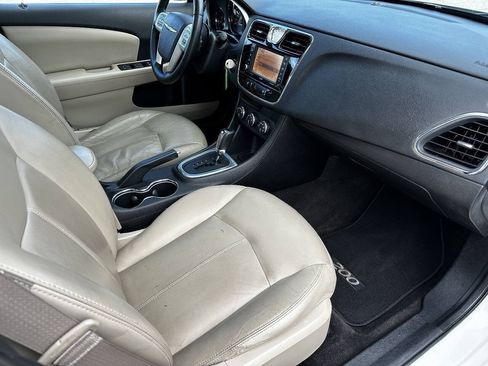 Used 2011 Chrysler 200 Limited FWD image 16