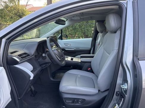New 2026 Toyota Sienna XLE FWD image 9