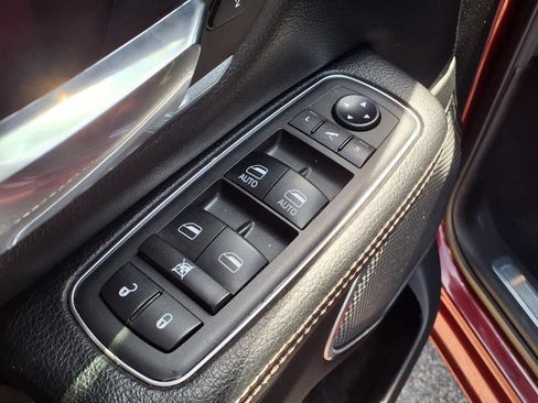 Used 2019 RAM 1500 Laramie AWD/4WD image 16