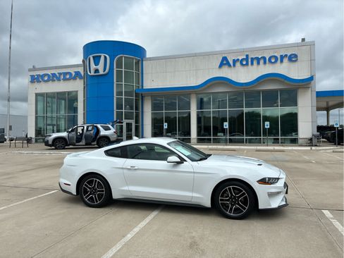 Used 2022 Ford Mustang Premium RWD image 1