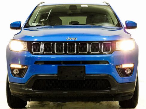 Used 2019 Jeep Compass Latitude w/ Cold Weather Group image 2