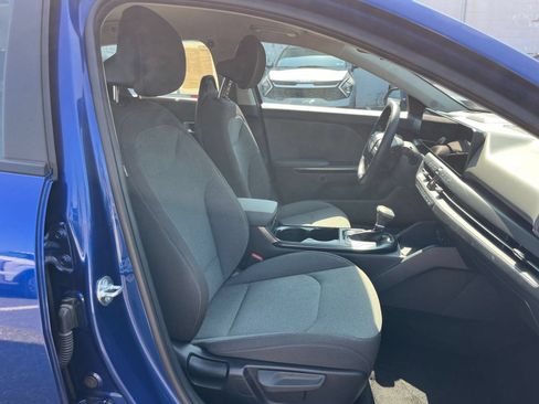 Used 2025 Kia K4 FWD image 36