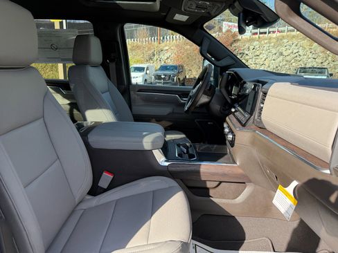 New 2026 GMC Sierra 2500 SLT w/ Max Trailering Package image 22