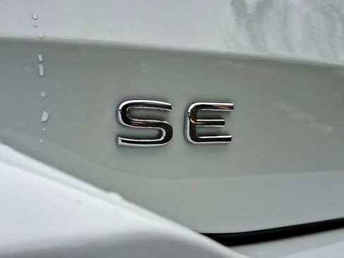 New 2026 Volkswagen Tiguan SE image 18