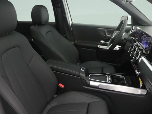 New 2026 Mercedes-Benz GLB 250 image 8