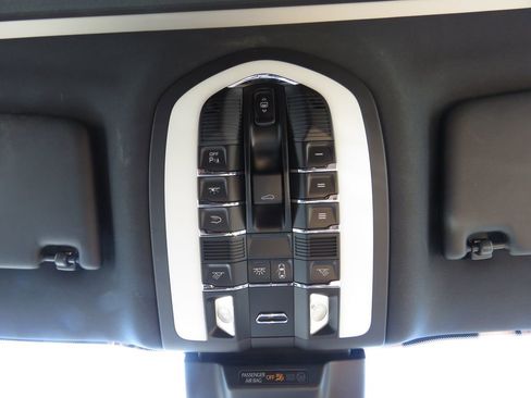 Used 2017 Porsche Macan AWD/4WD image 28