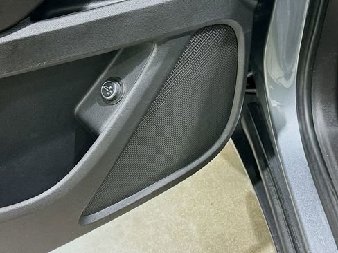 Used 2020 Chevrolet Traverse LT image 18