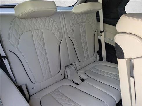 Used 2025 BMW X7 M60i AWD/4WD image 19