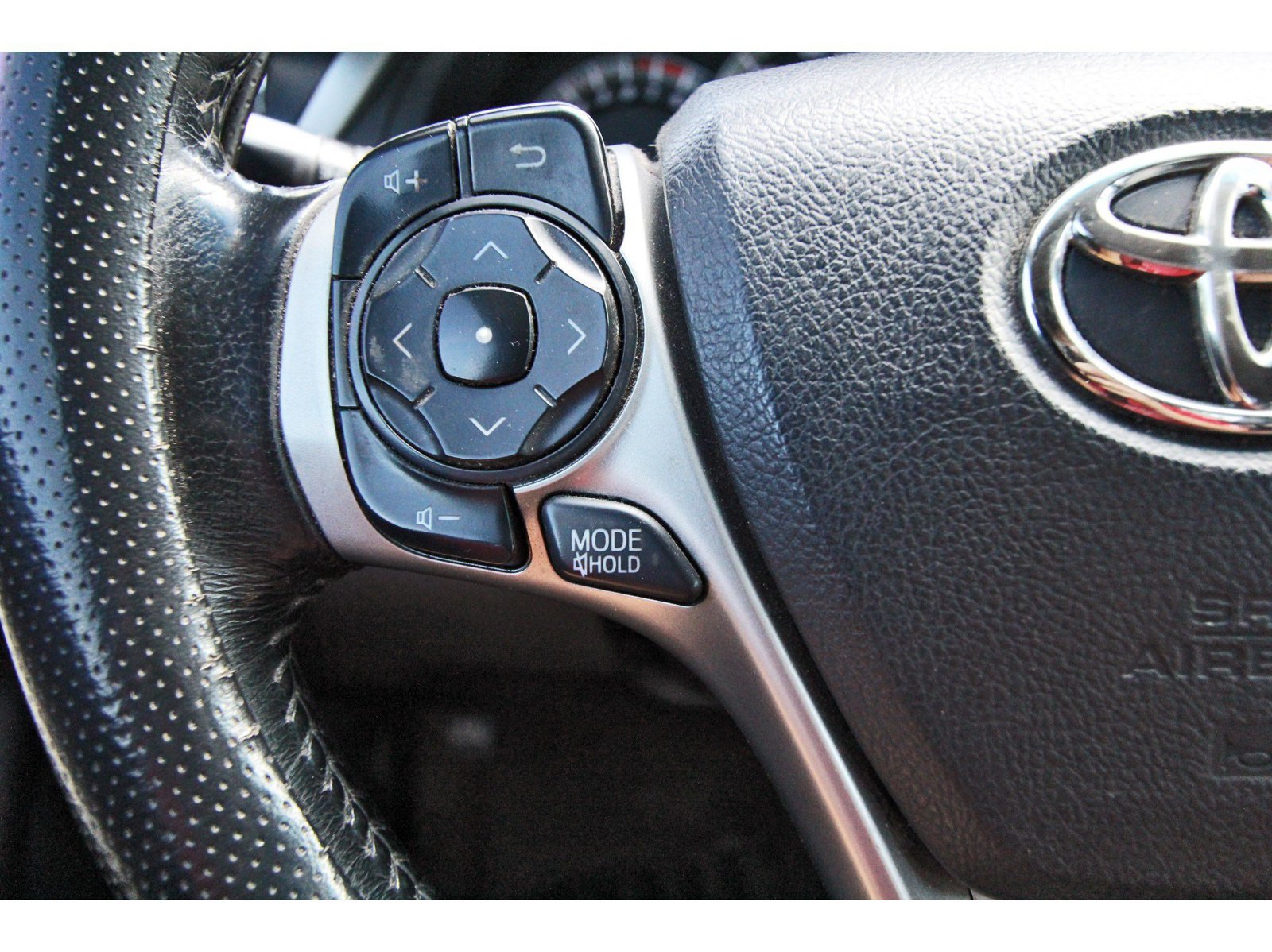 Used 2014 Toyota Camry SE FWD image 14
